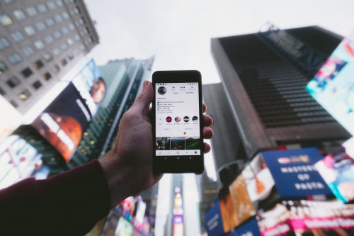 Corporate Influencer in der Immobilienwirtschaft: Wie Mitarbeitende als Markenbotschafter das Unternehmen voranbringen können
